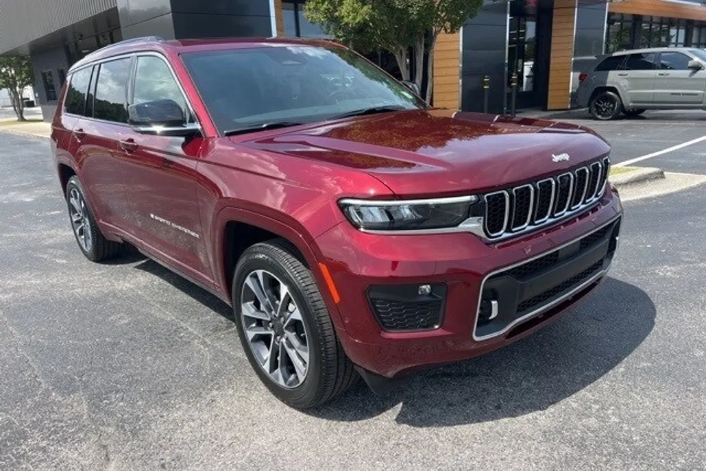 2025 Jeep Grand Cherokee Overland photo 1