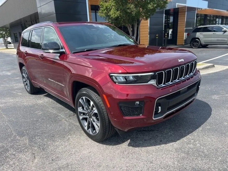 2025 Jeep Grand Cherokee Overland photo 1