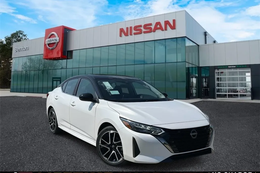2025 Nissan Sentra SR photo 1
