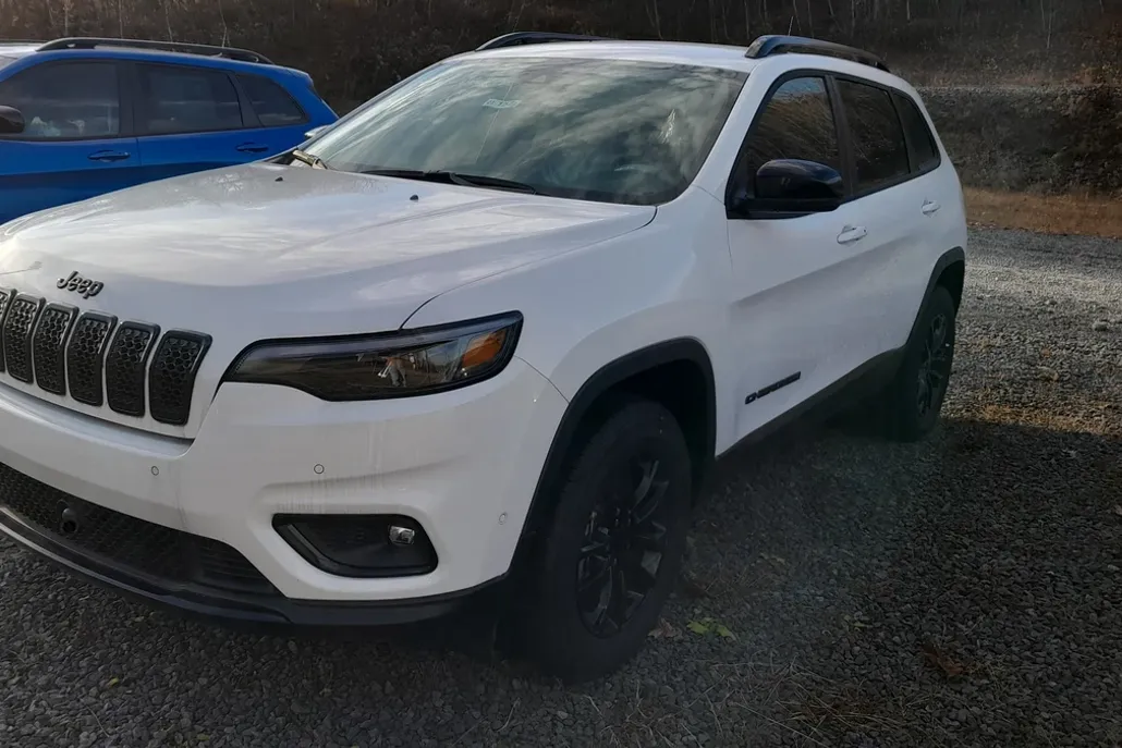 2023 Jeep Cherokee Altitude Lux photo 1