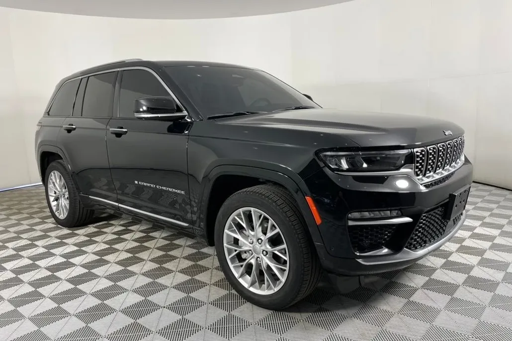 2023 Jeep Grand Cherokee Summit photo 1
