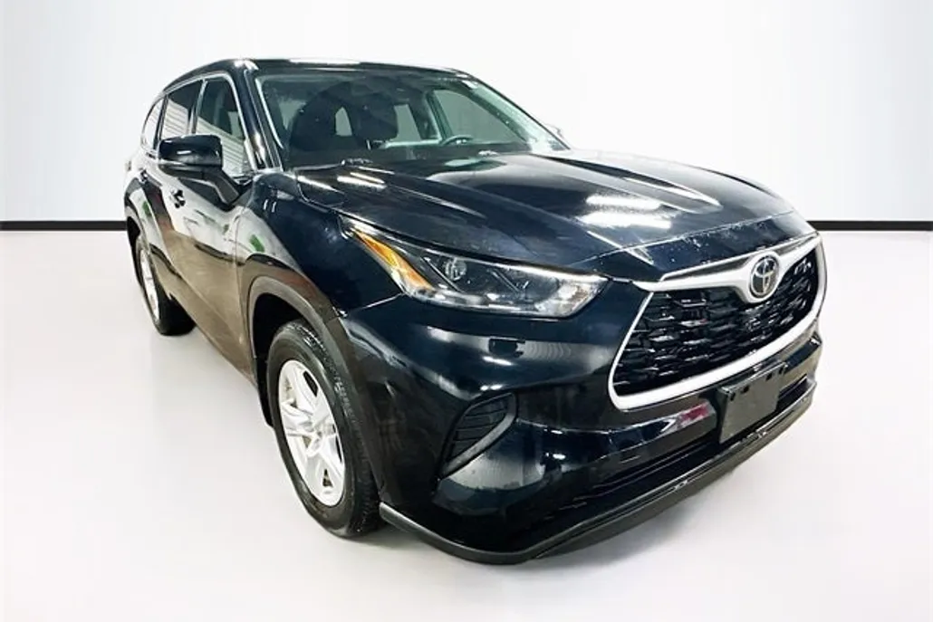 2022 Toyota Highlander L photo 1