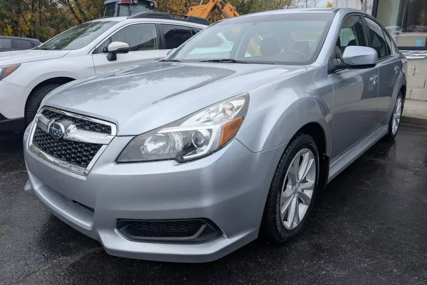 2013 Subaru Legacy Premium photo 1