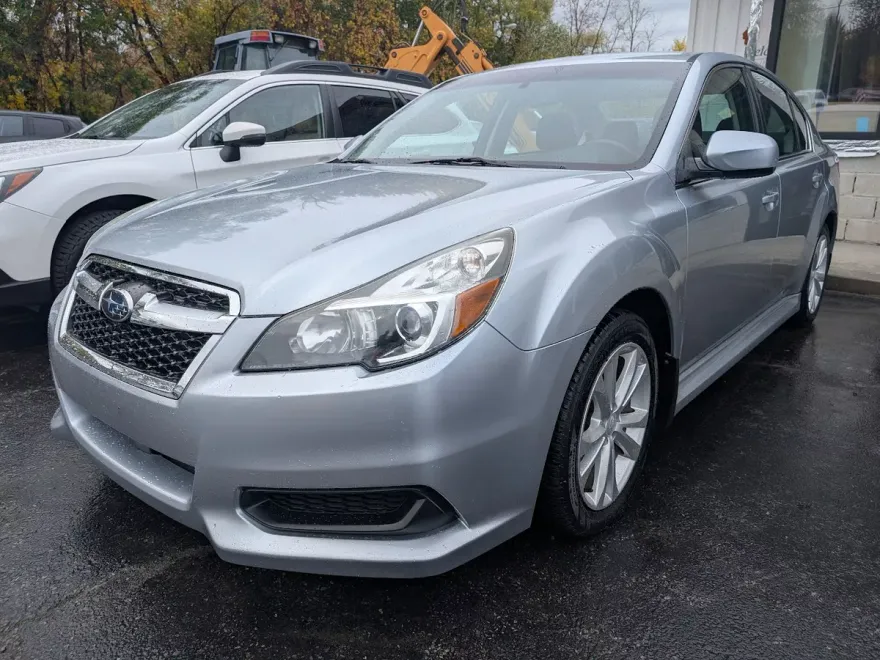 2013 Subaru Legacy Premium photo 1