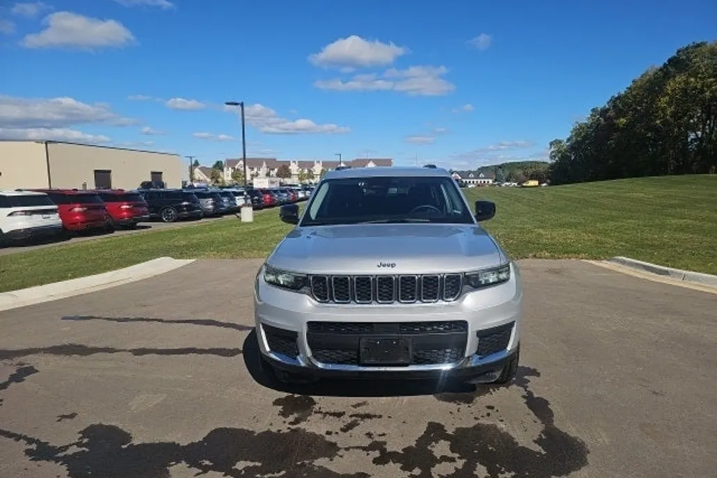 2023 Jeep Grand Cherokee Laredo photo 1