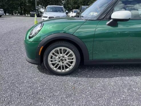 2025 Mini Cooper 4 Door Hardtop Iconic photo 4