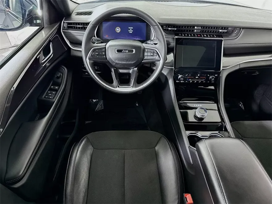 2023 Jeep Grand Cherokee Altitude photo 1