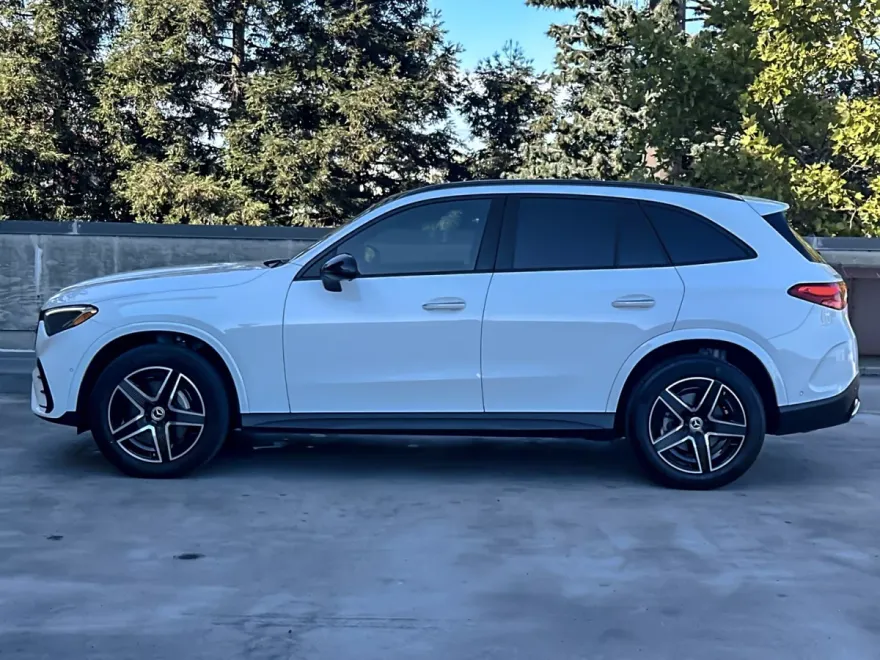 2025 Mercedes Benz GLC 300 4MATIC photo 1