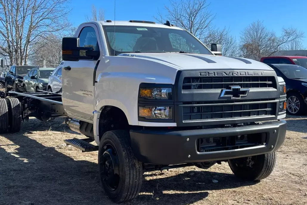 2024 Chevrolet Silverado 5500HD LT photo 1