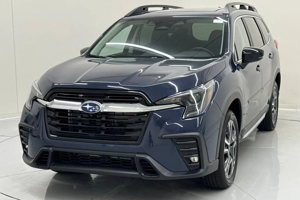 2025 Subaru Ascent Limited photo 1