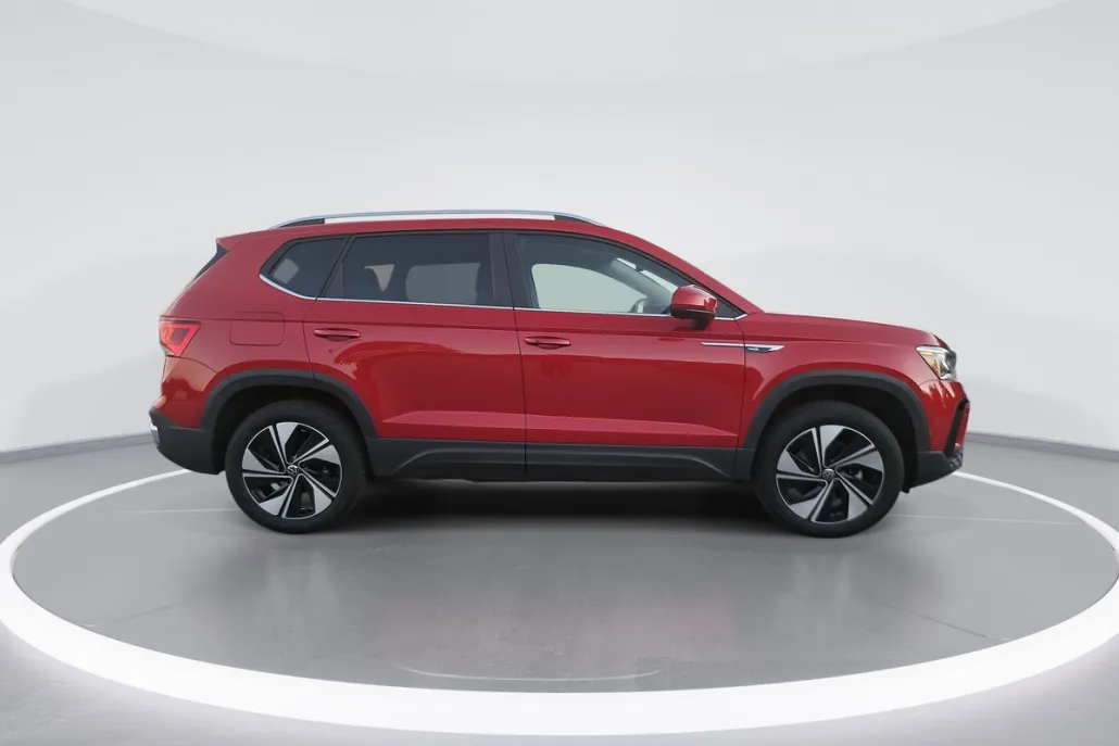2024 Volkswagen Taos SE photo 1