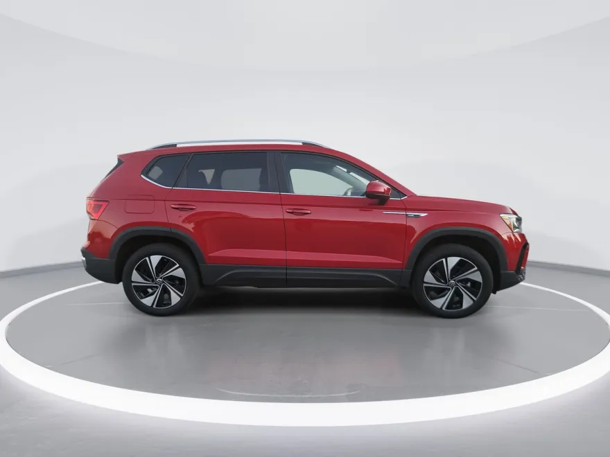 2024 Volkswagen Taos SE photo 1