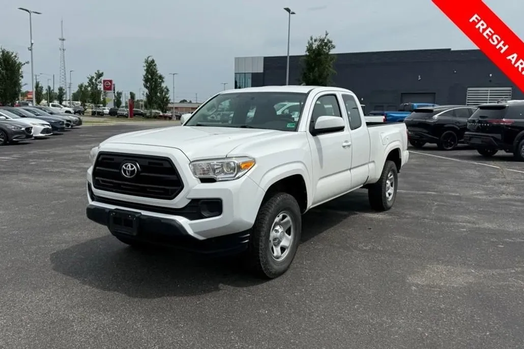2017 Toyota Tacoma SR photo 1