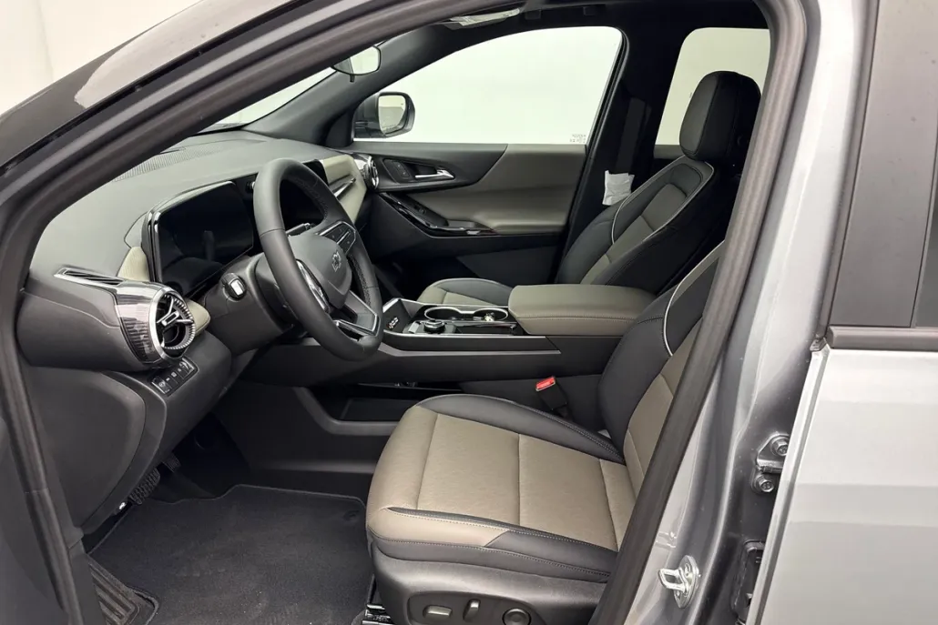 2026 Chevrolet Equinox LT photo 1