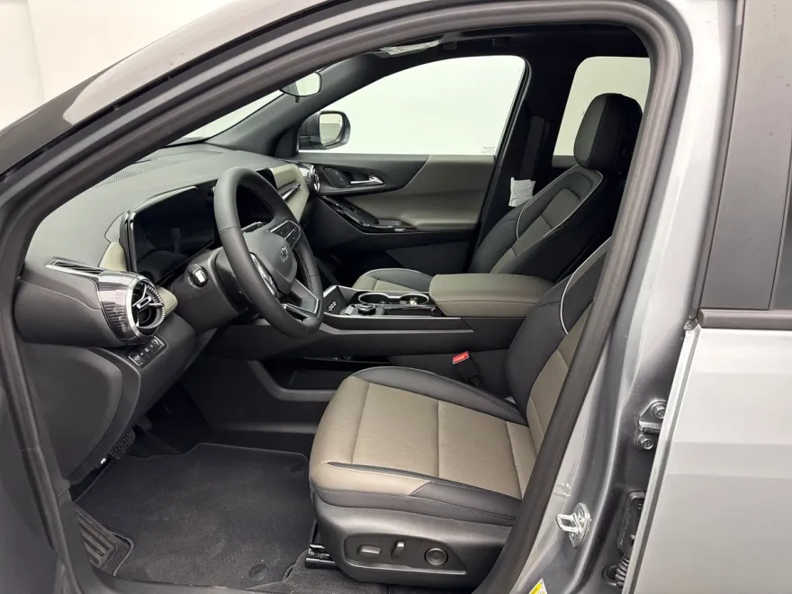 2026 Chevrolet Equinox LT photo 1