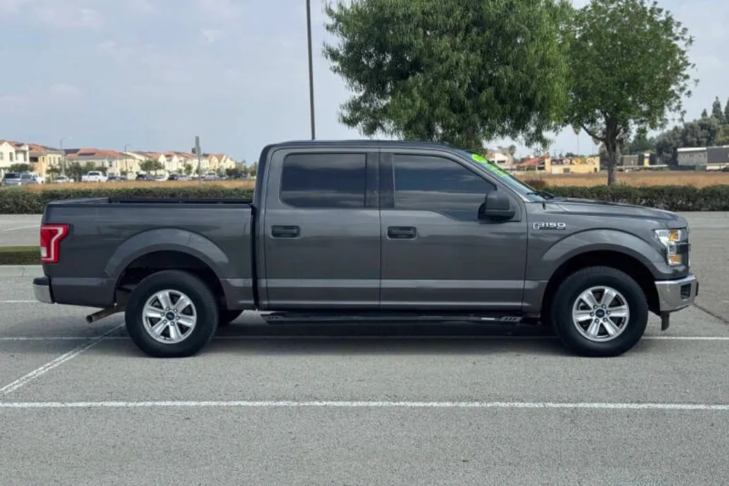 2017 Ford F-150 XLT photo 1