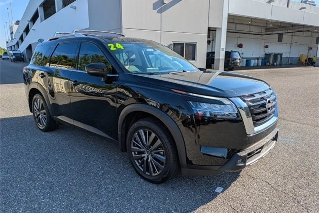 2024 Nissan Pathfinder SL photo 1