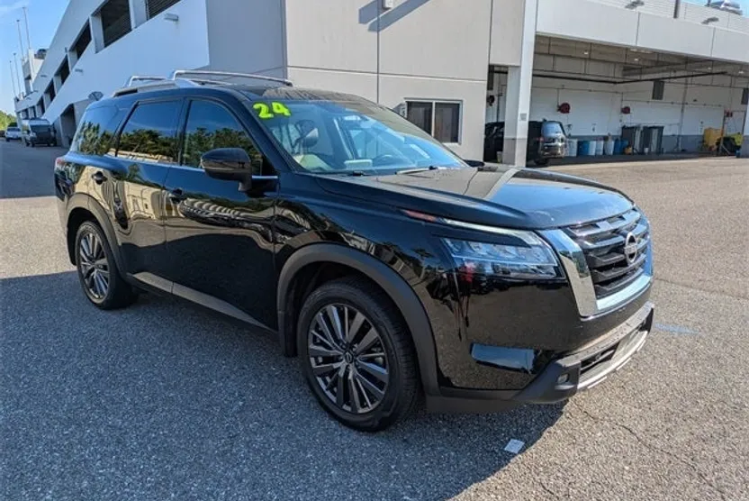 2024 Nissan Pathfinder SL photo 1