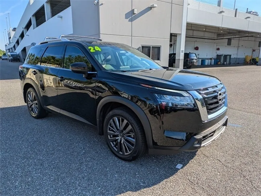2024 Nissan Pathfinder SL photo 1