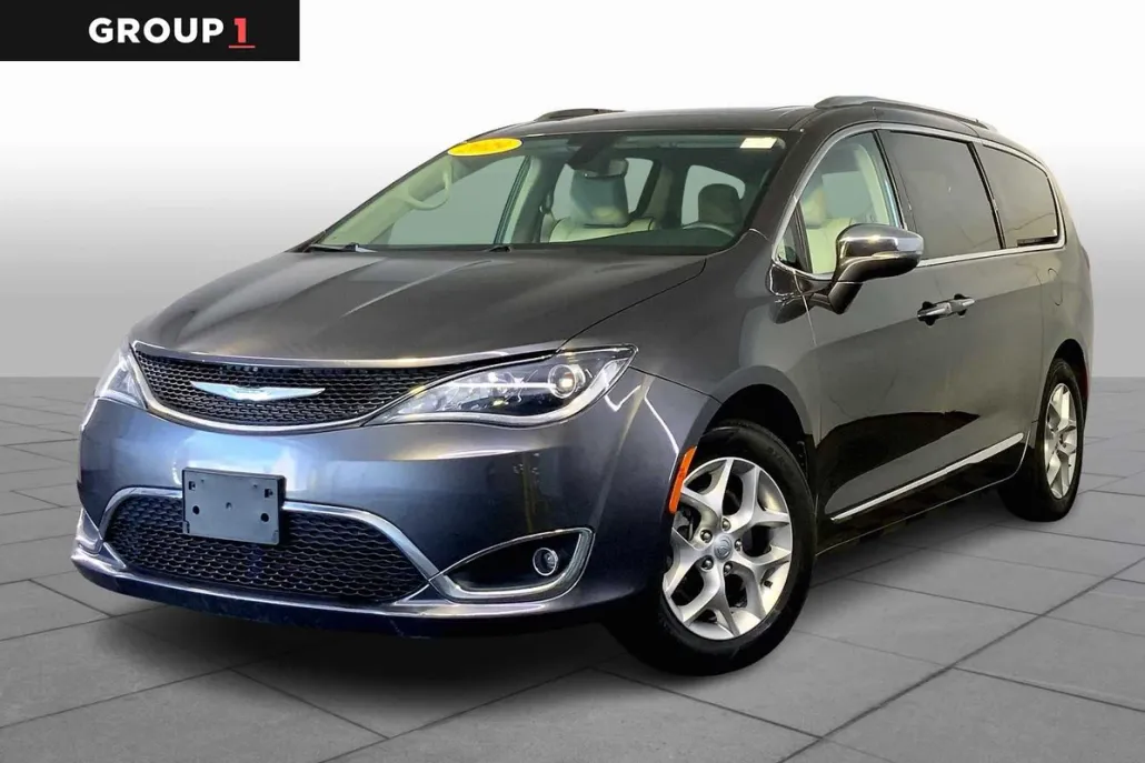 2019 Chrysler Pacifica Limited photo 1
