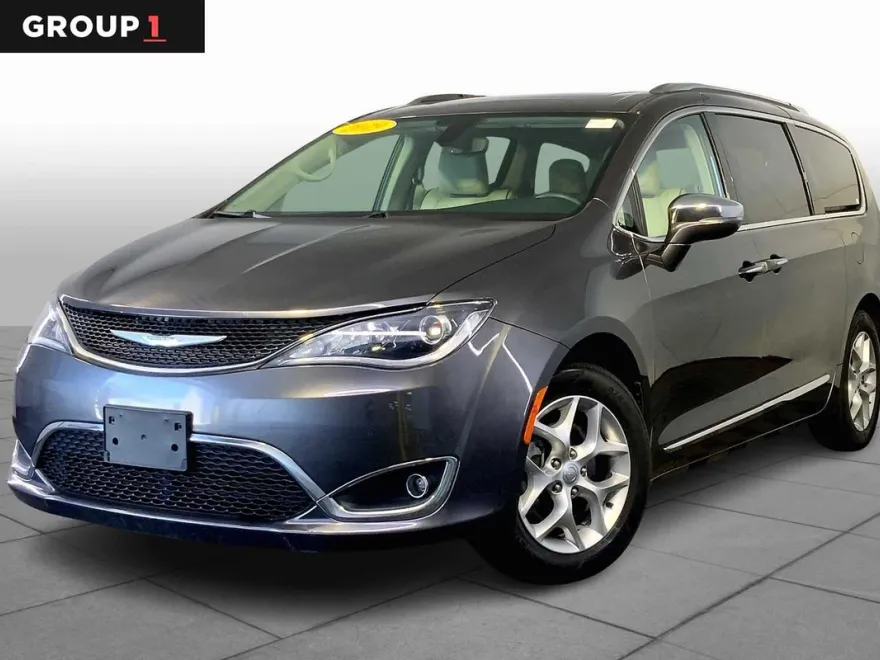 2019 Chrysler Pacifica Limited photo 1