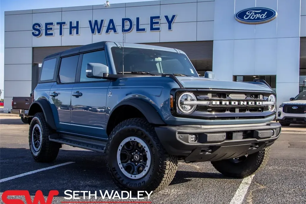 2025 Ford Bronco Outer Banks photo 1