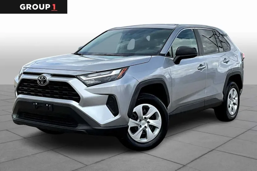 2024 Toyota RAV4 LE photo 1