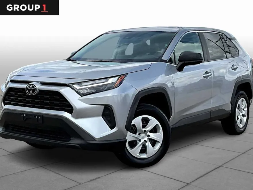 2024 Toyota RAV4 LE photo 1