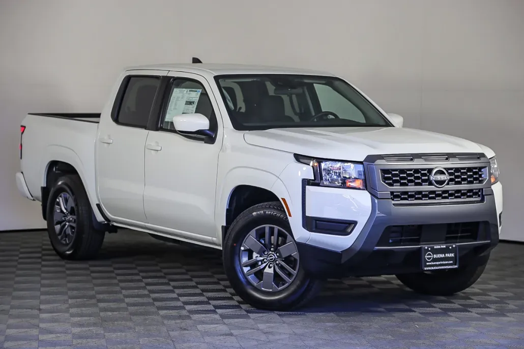 2025 Nissan Frontier Crew Cab SV photo 1