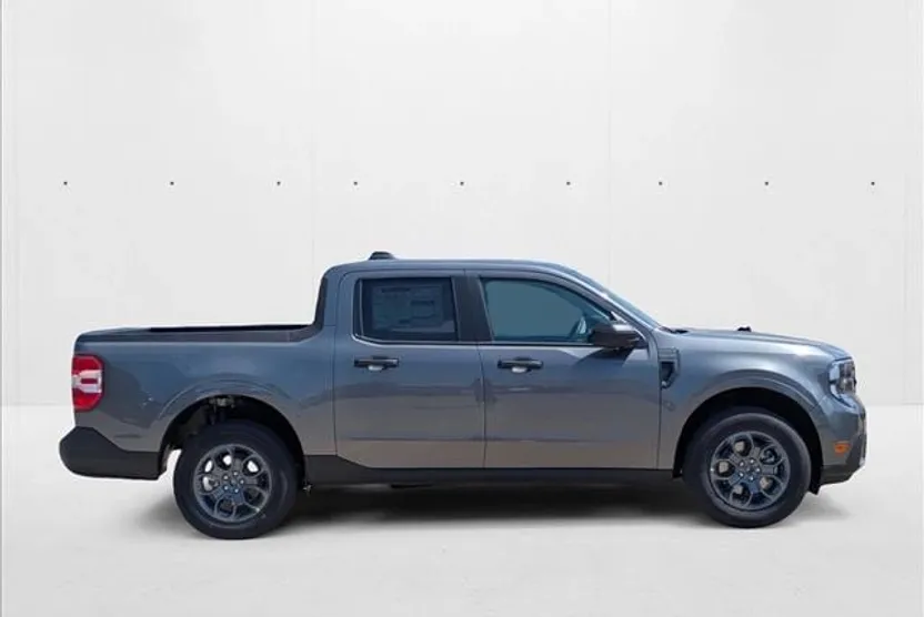 2025 Ford Maverick XLT photo 1