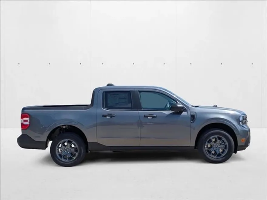 2025 Ford Maverick XLT photo 1