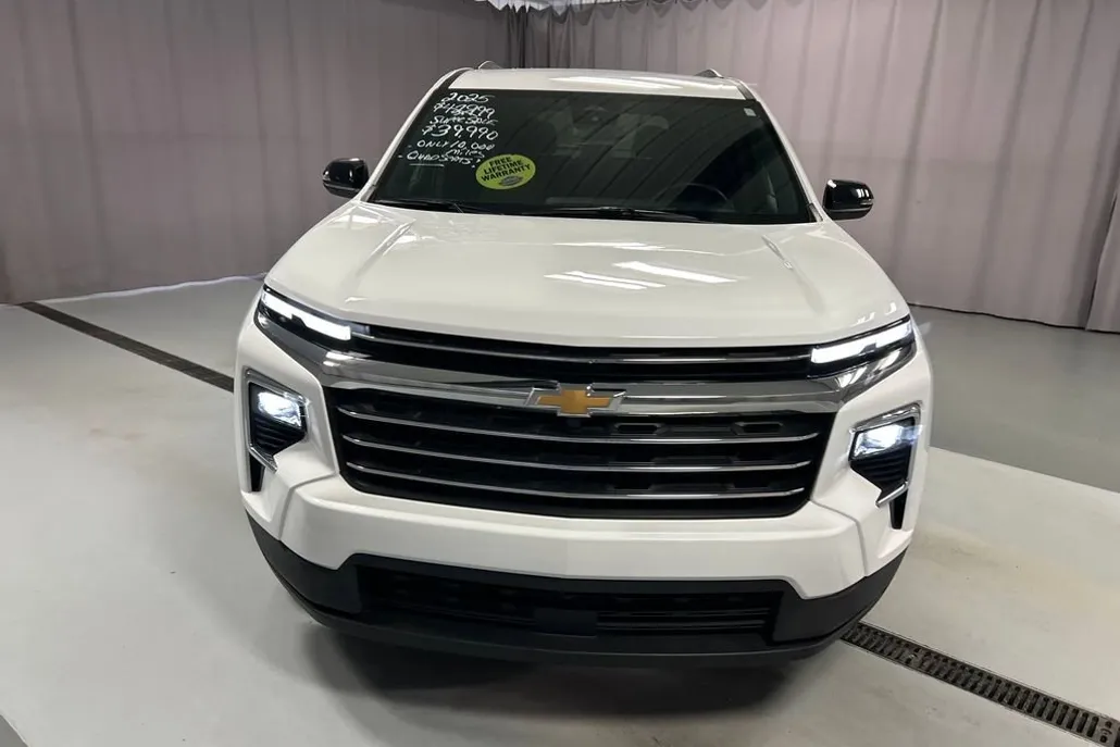 2025 Chevrolet Traverse photo 1