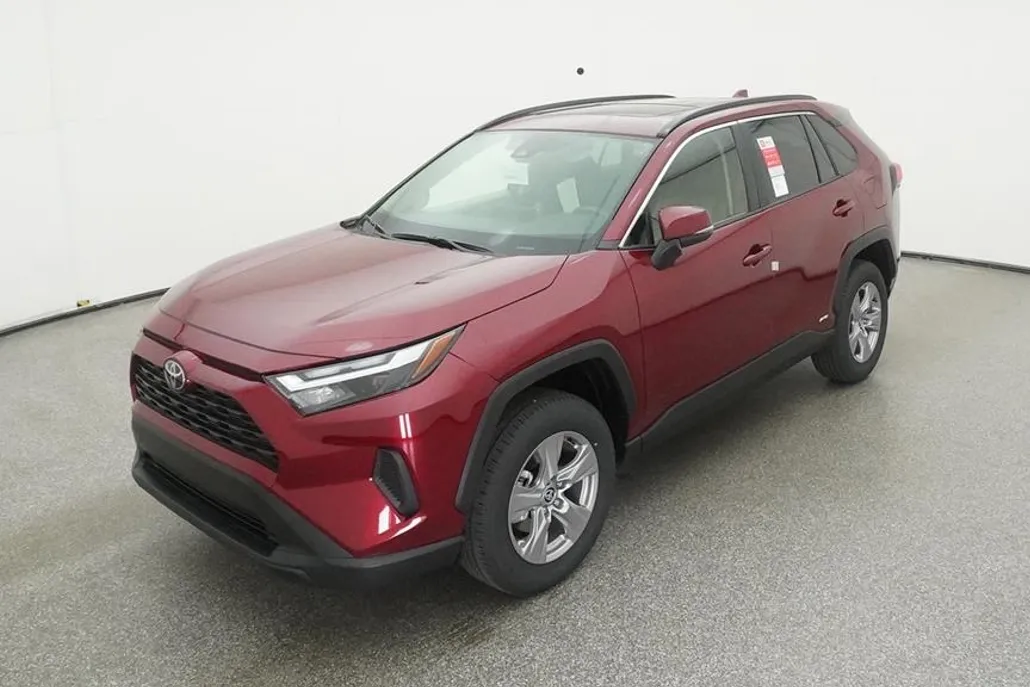 2025 Toyota RAV4 Hybrid XLE photo 1