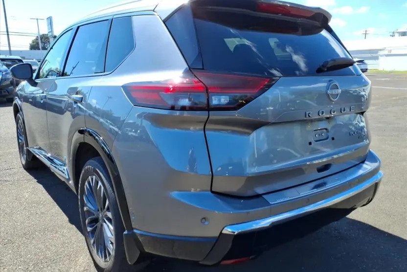 2024 Nissan Rogue Platinum photo 1
