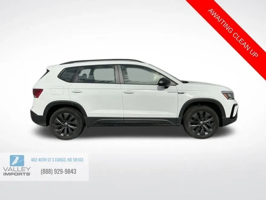 2022 Volkswagen Taos S photo 1