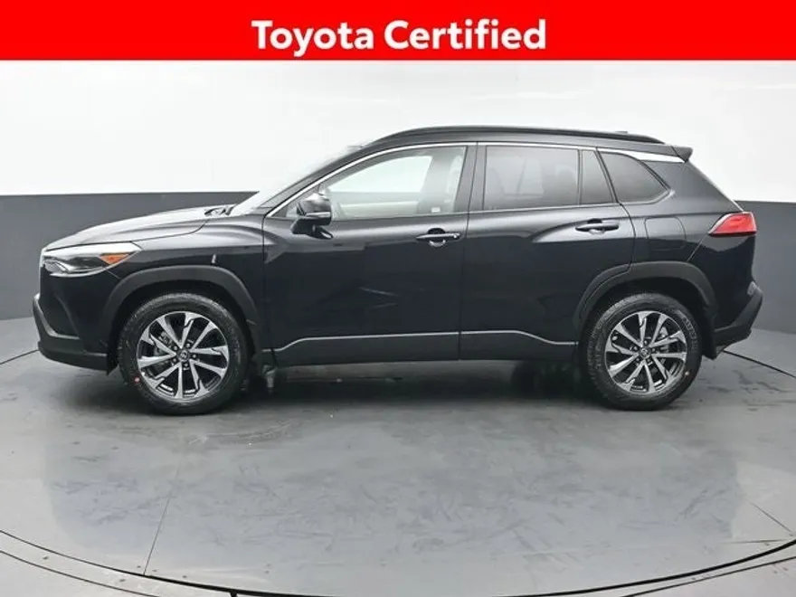 2024 Toyota Corolla Cross XLE photo 1