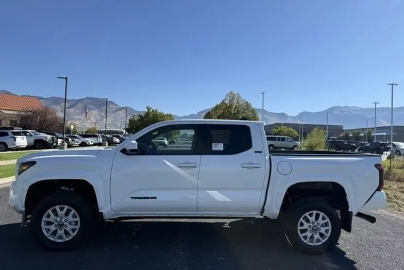 2025 Toyota Tacoma SR5 Double Cab photo 1