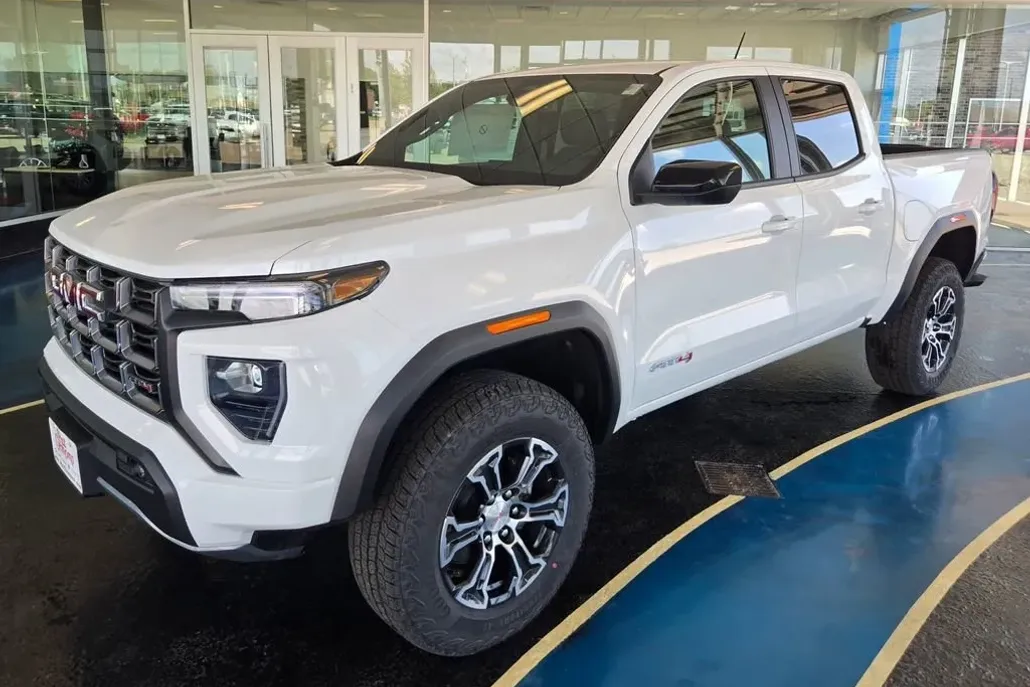 2025 Gmc Canyon AT4 photo 1