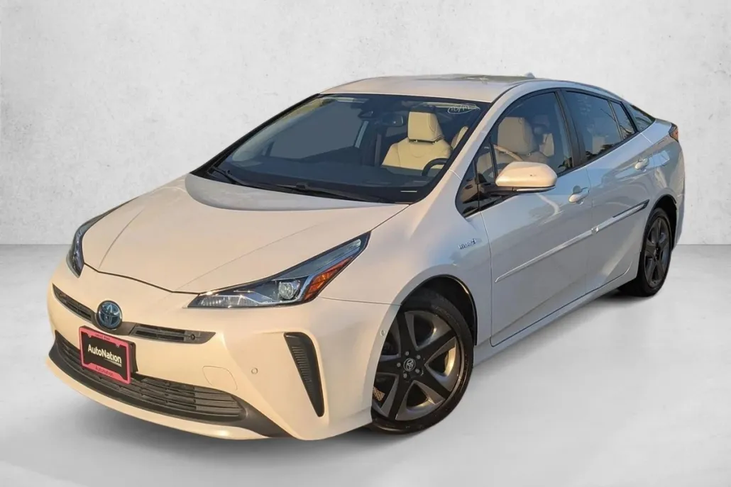 2019 Toyota Prius Limited photo 1
