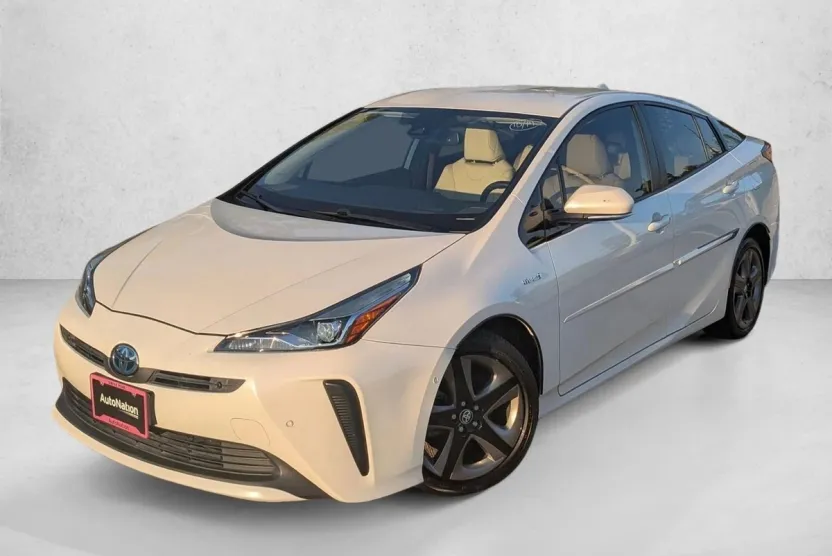 2019 Toyota Prius Limited photo 1