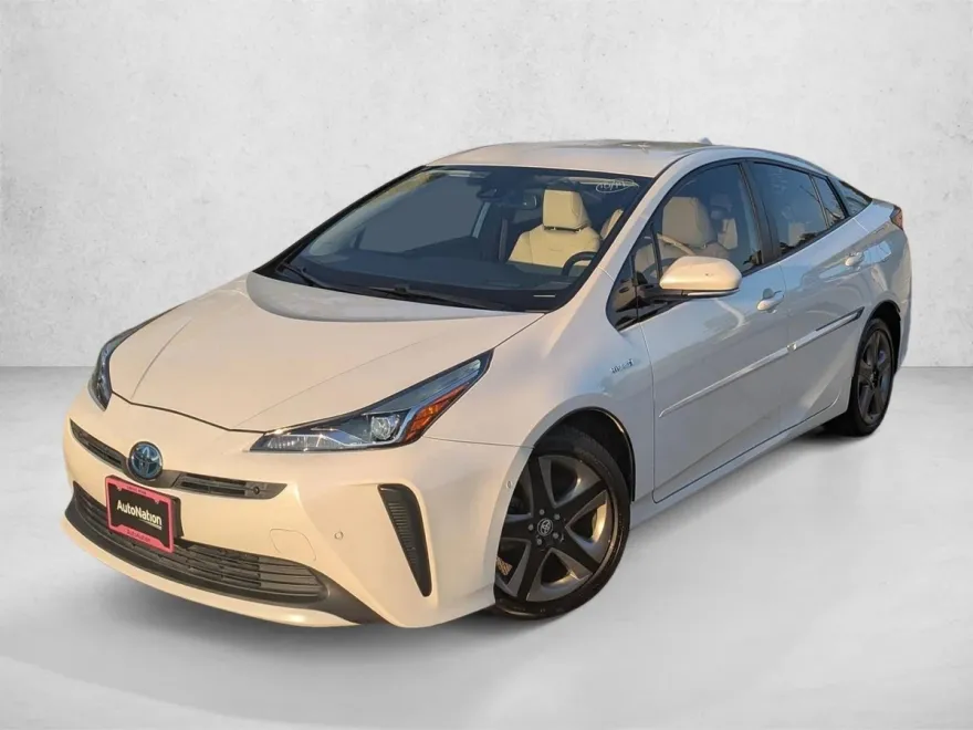 2019 Toyota Prius Limited photo 1