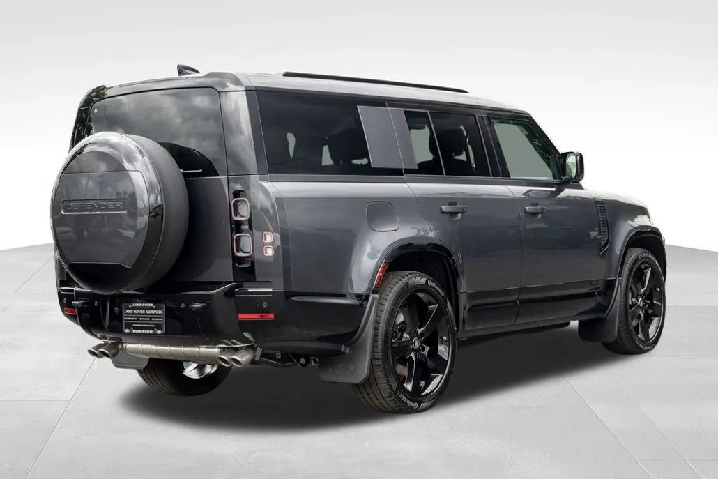 2025 Land Rover Defender 130 V8 photo 1