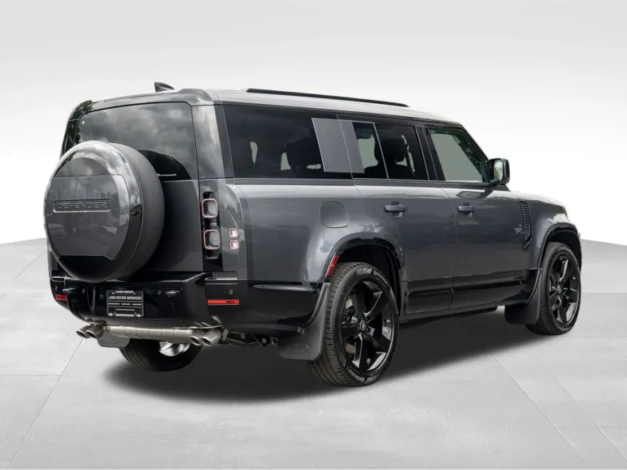 2025 Land Rover Defender 130 V8 photo 1