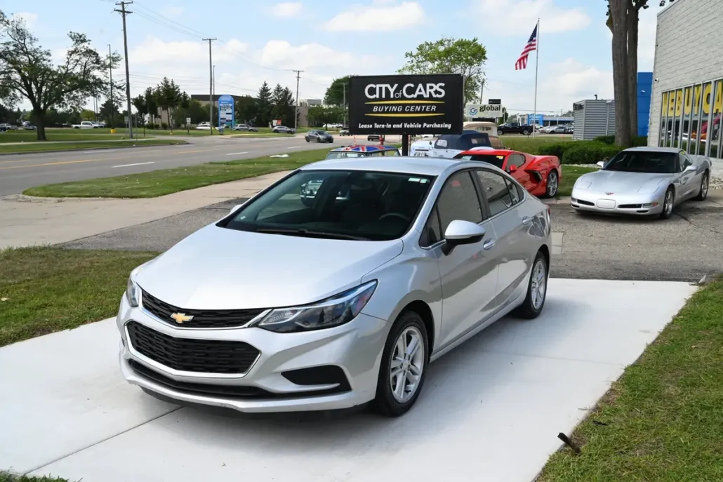 2017 Chevrolet Cruze LT photo 1