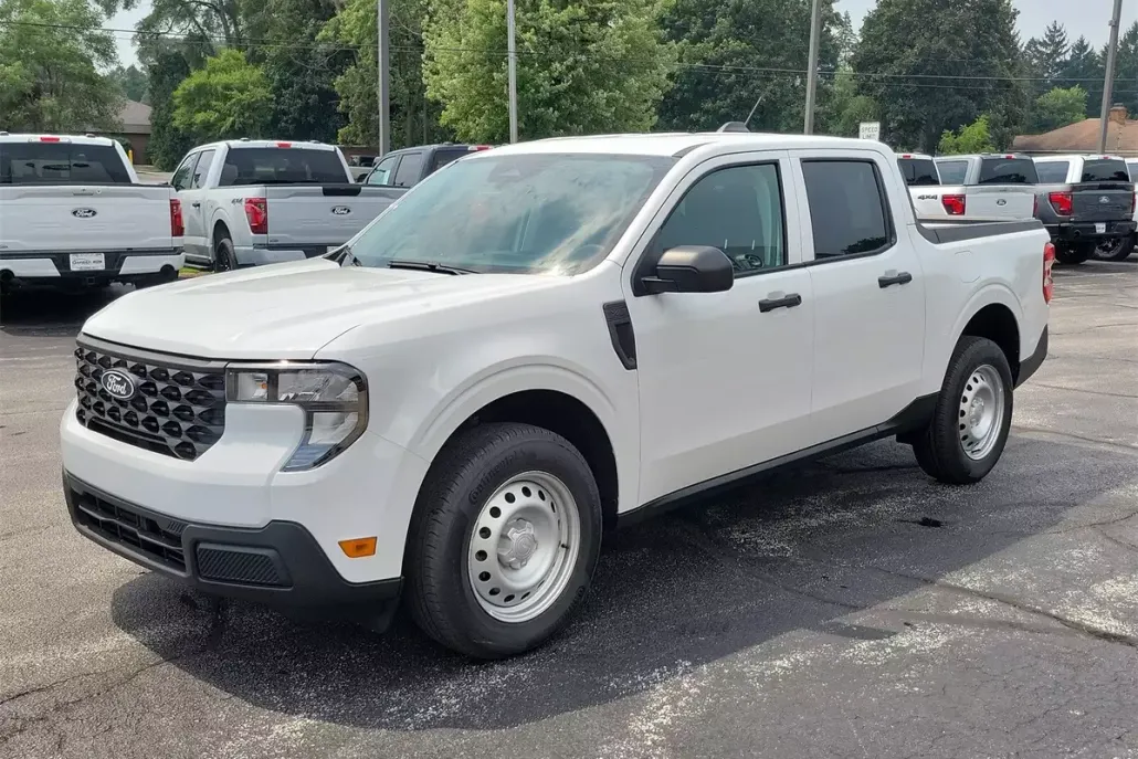 2025 Ford Maverick XL photo 1