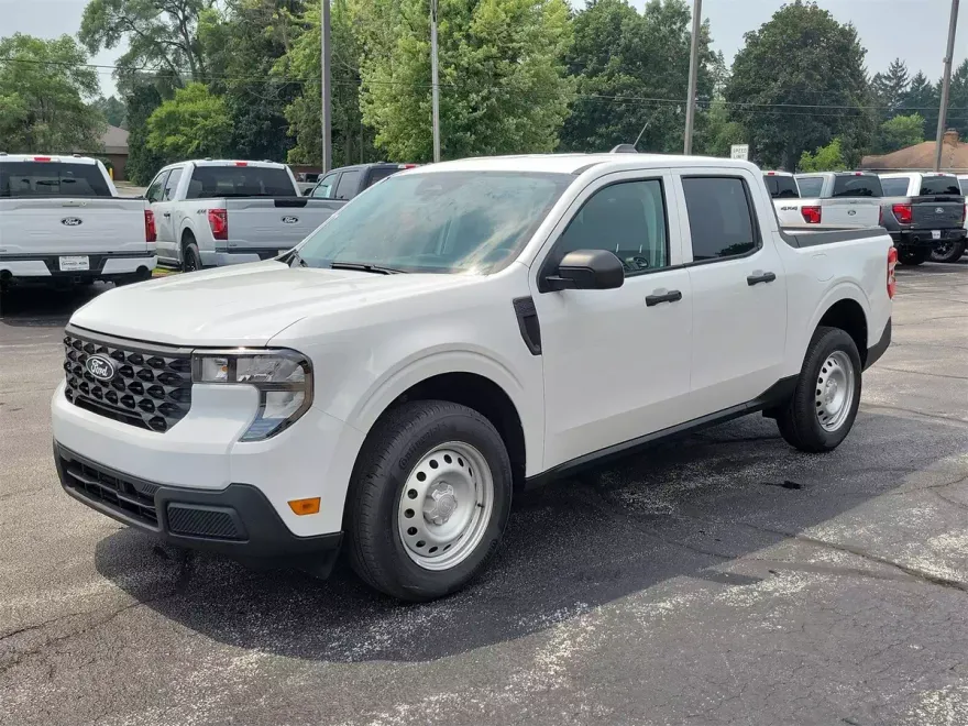 2025 Ford Maverick XL photo 1
