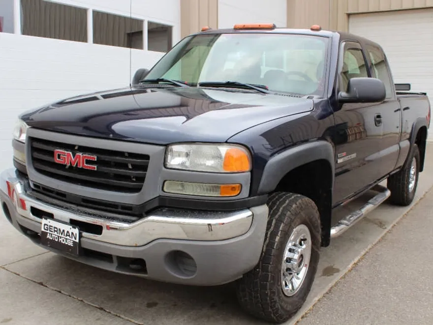 2005 Gmc Sierra SLE photo 1