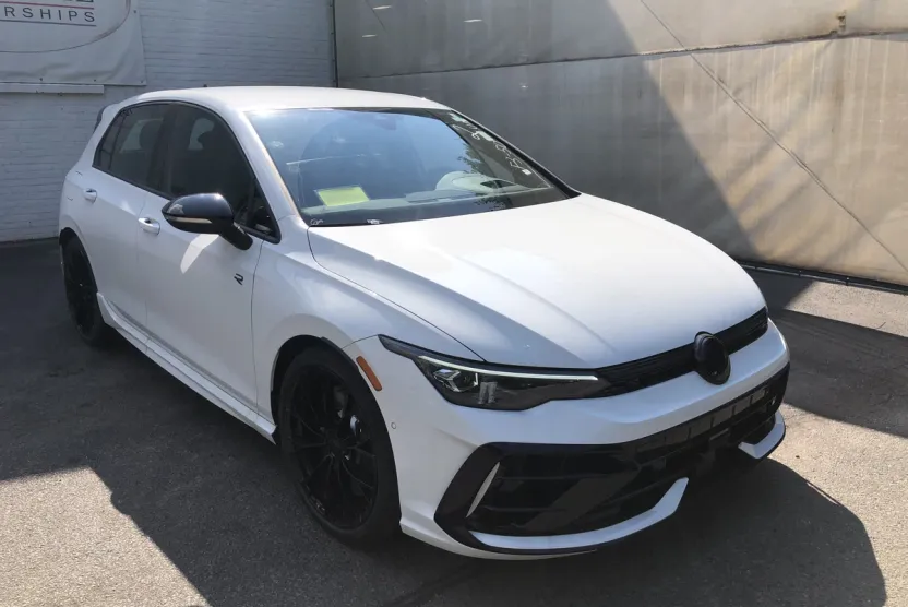 2025 Volkswagen Golf R photo 1