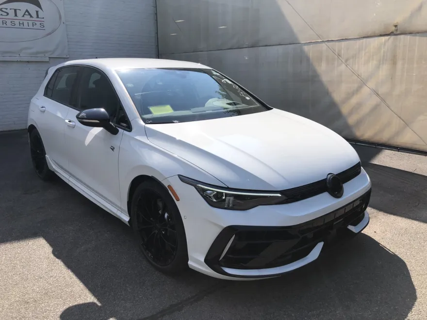 2025 Volkswagen Golf R photo 1
