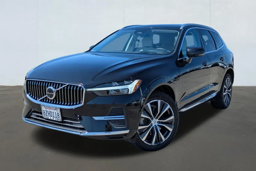 2022 Volvo XC60 Inscription R-Design Expression T8 Momentum B5 photo 1